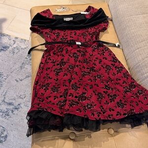Knitworks Simery Black and Red Floral Dress size 12 tags on smoke& pet free home